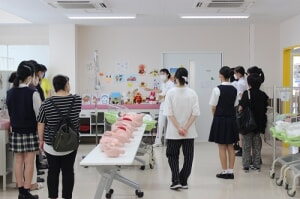 校内見学　母性・小児看護実習室の様子